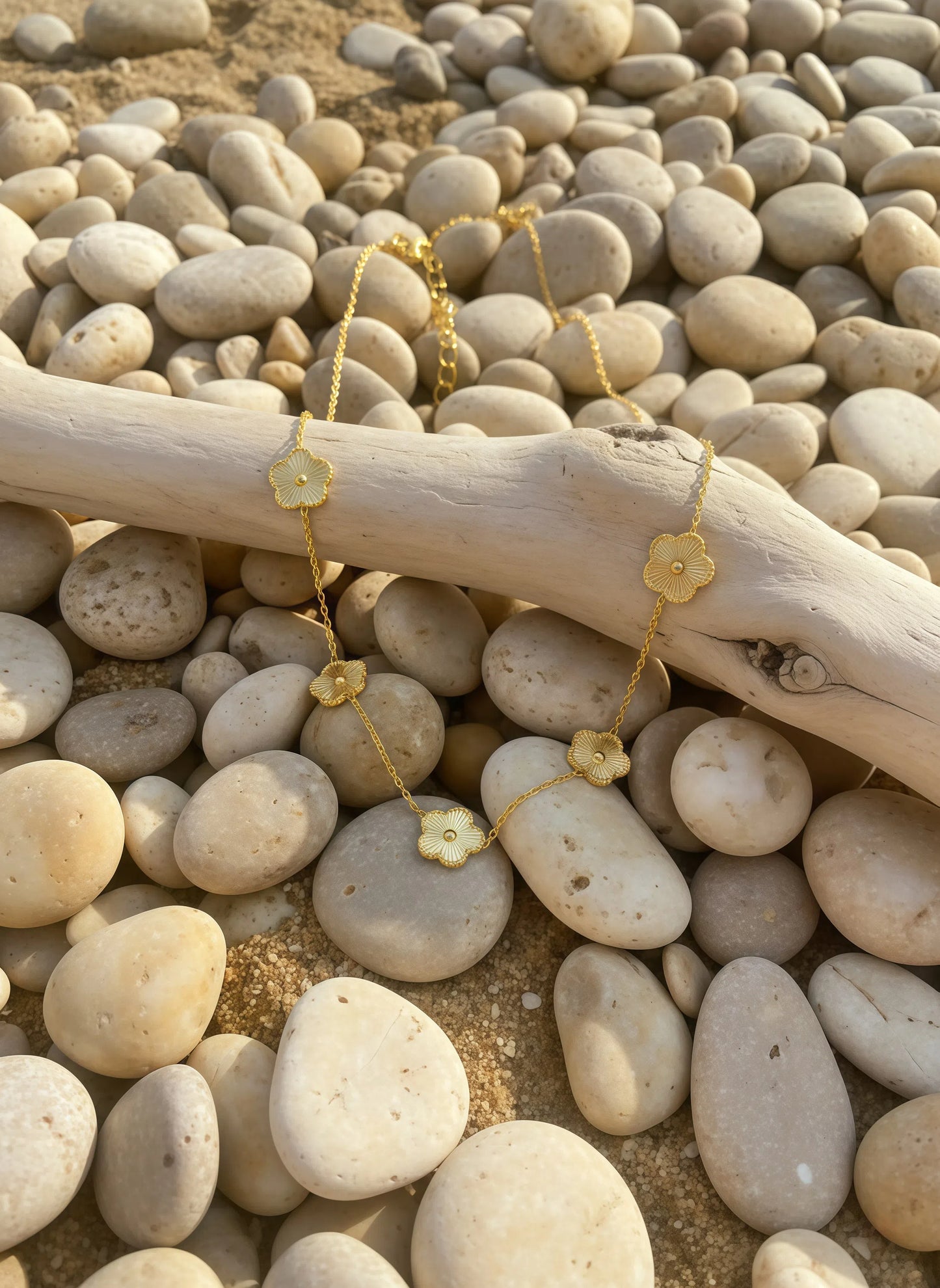 The Golden Flowers Necklace