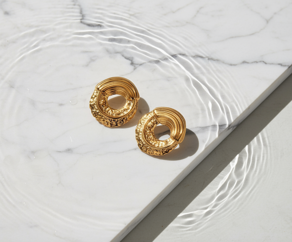 Gold swirl earring