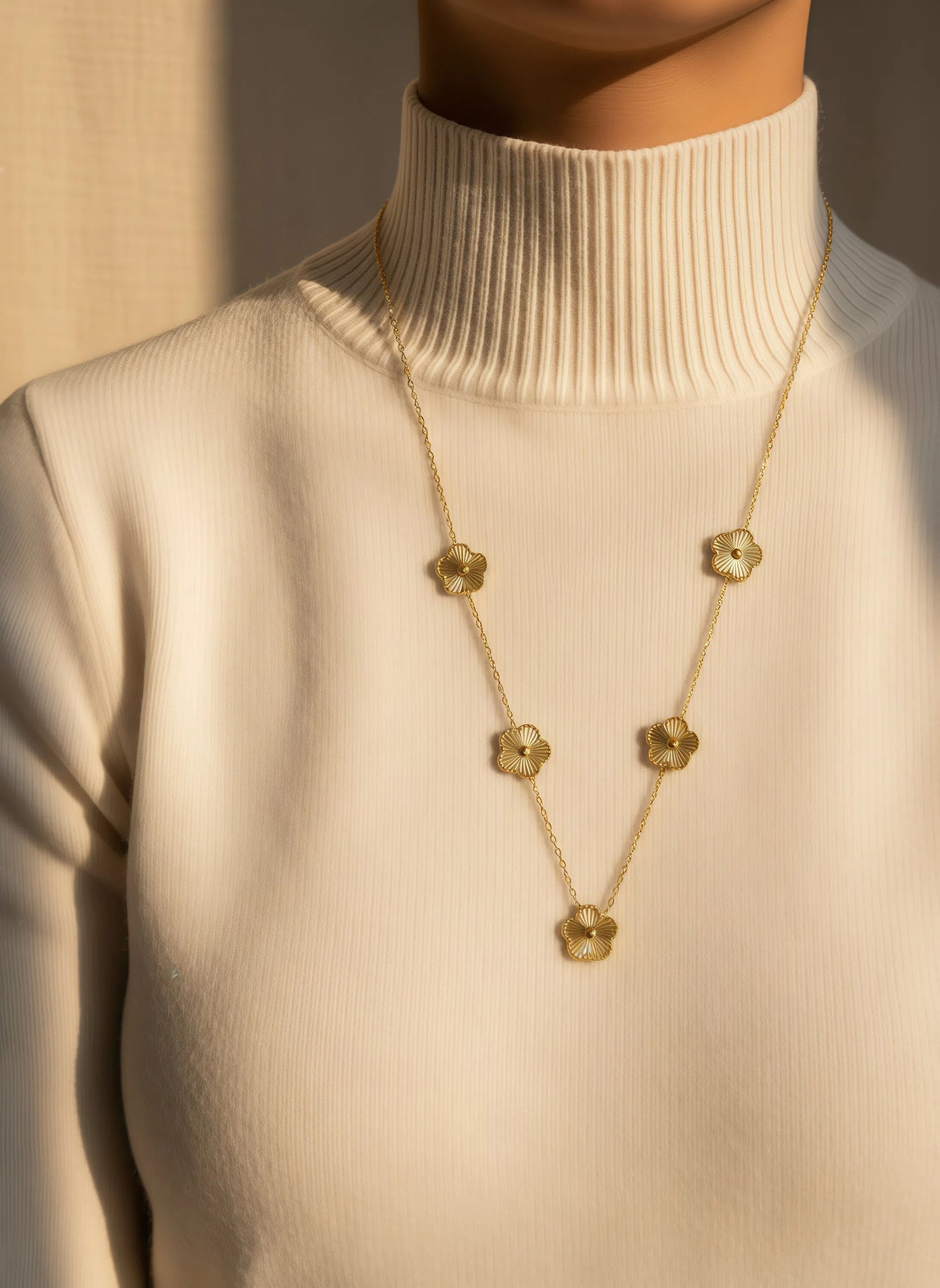 The Golden Flowers Necklace